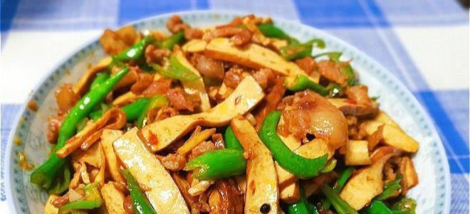 肉丝香干炒大蒜的美味秘籍（一道口感独特、风味浓郁的家常小炒）-第3张图片-美味行家