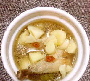 以西洋参炖鸡汤——滋补养生的美味佳品（传统名菜，药食兼备，关爱自己从饮食开始）-第2张图片-美味行家