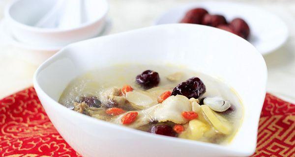 以西洋参炖鸡汤——滋补养生的美味佳品（传统名菜，药食兼备，关爱自己从饮食开始）-第3张图片-美味行家