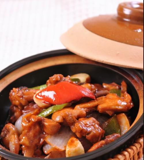 美味又健康的三杯菇菇鸡（一道简单易学的家常美食）-第1张图片-美味行家
