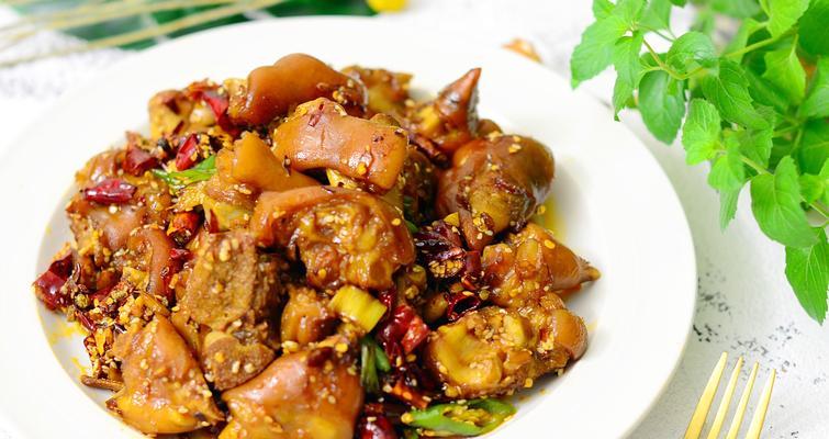 香辣肘子的制作方法（体验美食文化的精髓）-第1张图片-美味行家