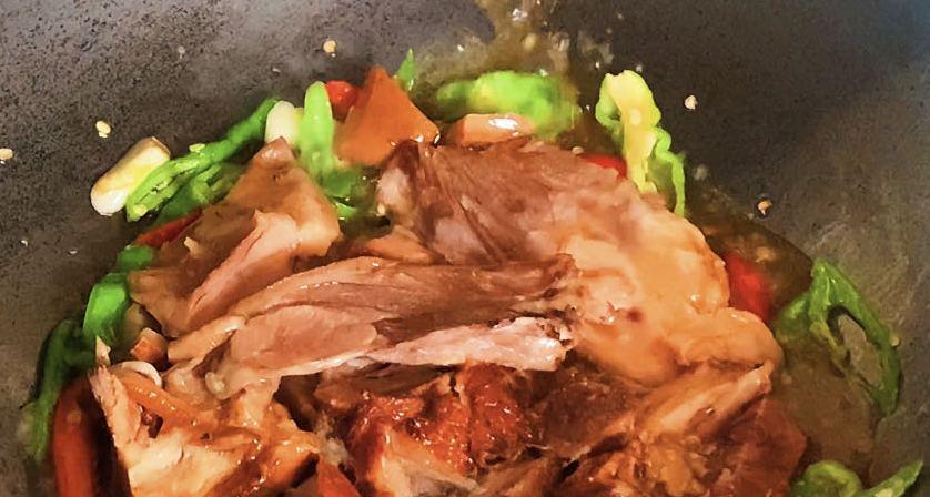 香辣肘子的制作方法（体验美食文化的精髓）-第2张图片-美味行家