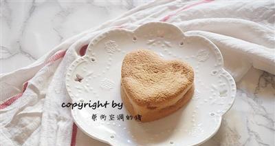 心形小蛋糕的制作方法（用爱与甜蜜为心形小蛋糕加分）-第3张图片-美味行家