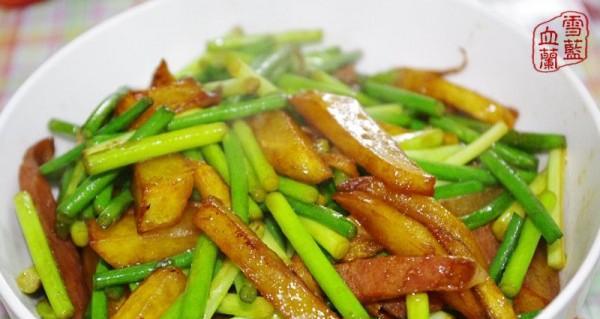 铁板土豆条的制作方法（用最简单的步骤制作美味可口的铁板土豆条）-第2张图片-美味行家