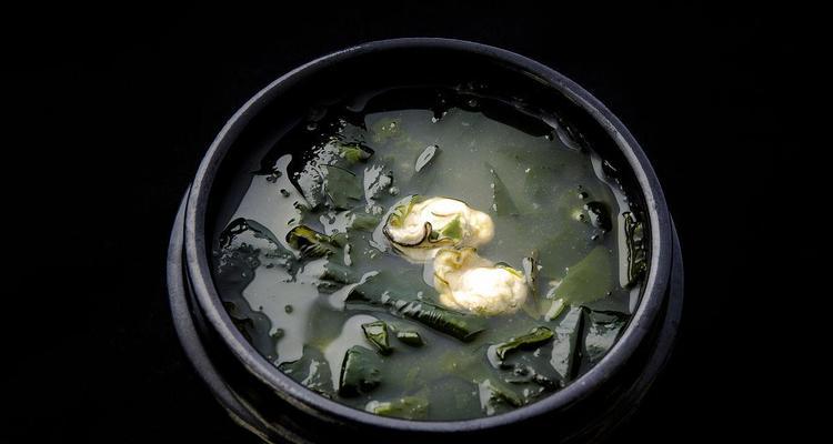 美味健康，滋补养生的紫菜牡蛎汤（以海味佳肴为主角的养生食谱）-第1张图片-美味行家