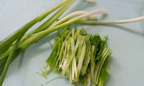 美味可口的线豆拌银鱼（一道简单易学的家常美食，让你回味无穷）-第2张图片-美味行家