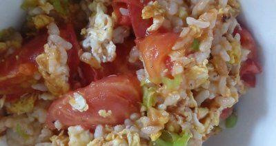 教你如何制作美味可口的西红柿炒饭（以西红柿为主材料的炒饭，不仅好吃，还营养丰富）-第3张图片-美味行家