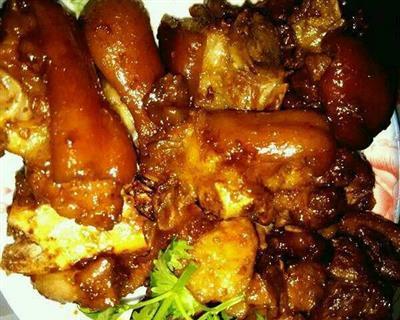 无花果炖猪脚，营养丰富的美味佳肴！（探秘无花果炖猪脚的健康营养与制作方法）-第1张图片-美味行家