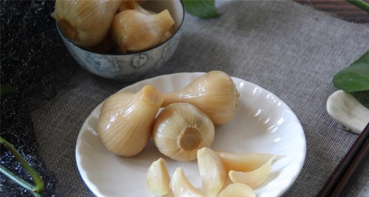 手把手教你制作美味的腌甜蒜（传统工艺、口感绝佳、健康美食）-第3张图片-美味行家