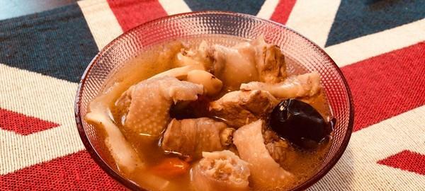 滋补猴头菇鸡汤的制作方法（营养丰富的鸡汤配上滋补的猴头菇，为您带来健康之源）-第2张图片-美味行家