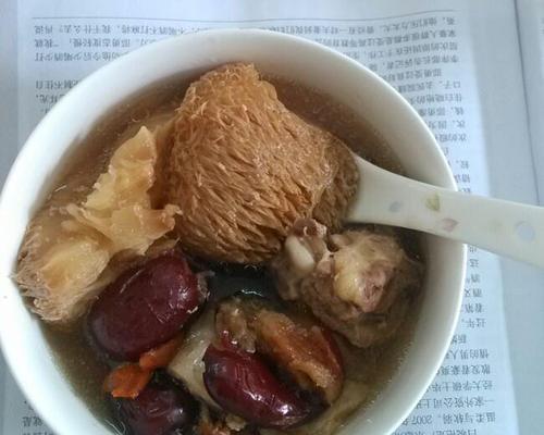 滋补猴头菇鸡汤的制作方法（营养丰富的鸡汤配上滋补的猴头菇，为您带来健康之源）-第3张图片-美味行家