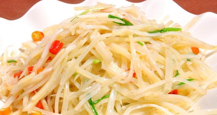 酸菜土豆丝的制作方法（传统口味的家常小菜，营养美味又简单易做）-第1张图片-美味行家