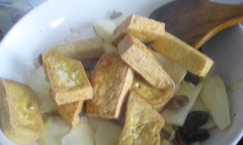瘦肉香菇黄豆腐的做法（简单健康的家常美食）-第1张图片-美味行家