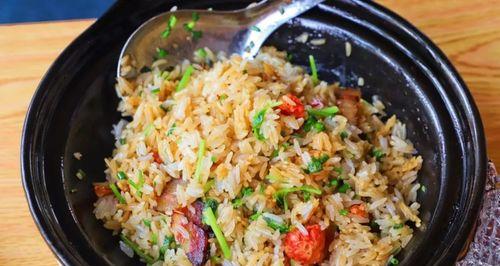 小鱼干炒饭，美味又营养（做法详解，让你轻松在家享受美食）-第2张图片-美味行家