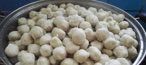 香酥花生渣肉丸的做法（以花生渣为材料，打造超级美味的肉丸）-第2张图片-美味行家