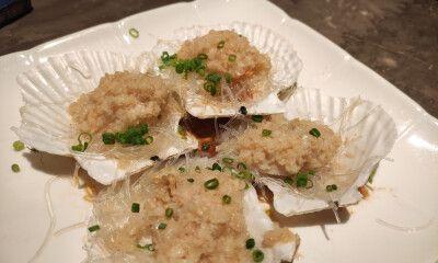 蒜蓉粉丝蒸大元贝的做法（海鲜佳肴，鲜香味美，快来尝试！）-第1张图片-美味行家