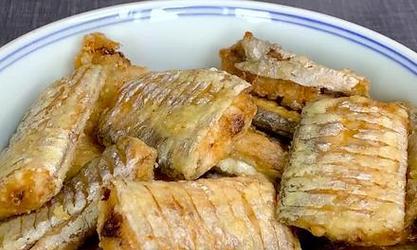 手把手教你做盐酥带鱼（美味可口的家常美食，传承经典口味）-第3张图片-美味行家