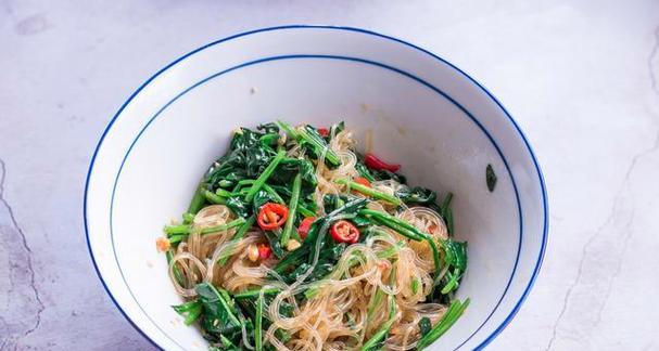 肉丸菠菜粉丝汤的制作方法（健康美味，营养丰富的家常汤）-第2张图片-美味行家