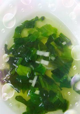肉丸菠菜粉丝汤的制作方法（健康美味，营养丰富的家常汤）-第3张图片-美味行家