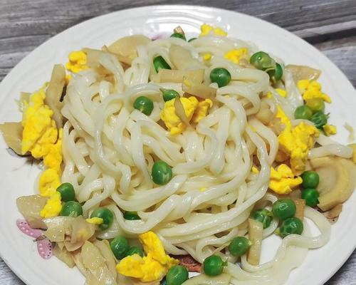 轻松学会制作豌豆鸡蛋汤面（用简单的食材，做出营养美味的汤面）-第2张图片-美味行家