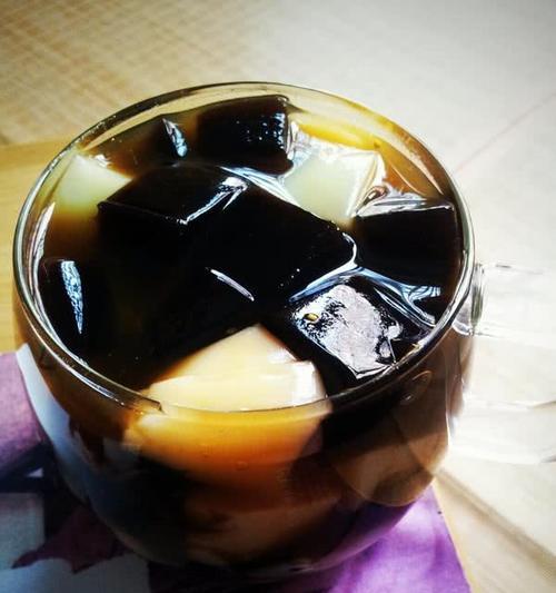 探秘梧州蜂蜜龟苓膏（以梧州蜂蜜为主料的龟苓膏做法，让你在家也能享受正宗的美味）-第1张图片-美味行家