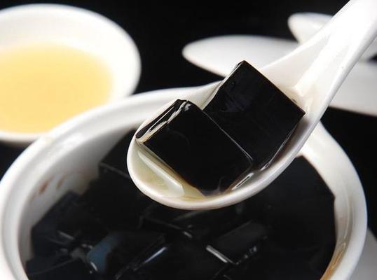 探秘梧州蜂蜜龟苓膏（以梧州蜂蜜为主料的龟苓膏做法，让你在家也能享受正宗的美味）-第3张图片-美味行家