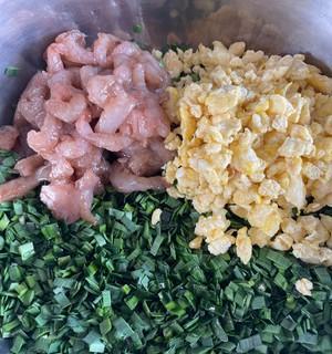 一次性学会制作口感绝佳的虾仁韭菜鸡蛋馅儿饺子，让您吃到嘴里留香的美味佳肴-第3张图片-美味行家