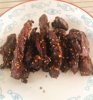 学会自制五香牛肉干的绝佳方法（打造美味香脆的牛肉干，让你吃到嘴里都是幸福）-第2张图片-美味行家