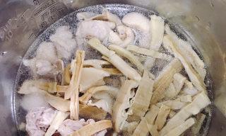 砂锅老鸭笋的制作方法（香浓味美，咸甜适口，营养丰富的鸭肉砂锅）-第1张图片-美味行家