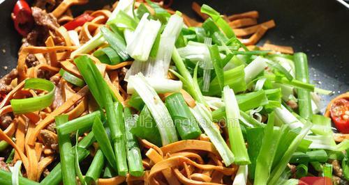 独具魅力的香辣干丝制作全解析（快速掌握制作技巧，享受美食盛宴）-第1张图片-美味行家