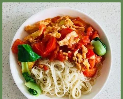 美味可口的西红柿鸡蛋拌面（用优质面粉和新鲜食材打造的营养早餐）-第1张图片-美味行家