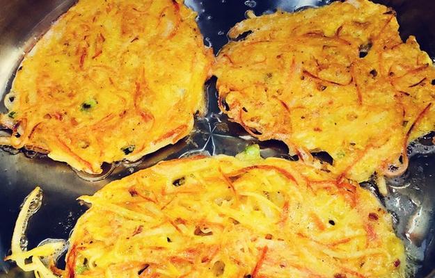 美味又简单，土豆胡萝卜煎饼的制作方法（健康营养的早餐选择）-第2张图片-美味行家