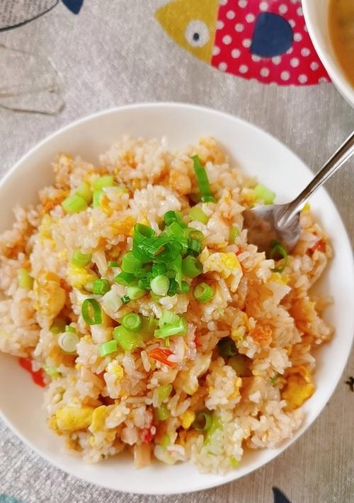 夏日简易炒饭的做法（清爽美味，快速上桌）-第3张图片-美味行家