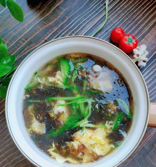 营养美味的小白菜紫菜鸡蛋汤（一道简单易做的家常汤，滋补又健康）-第1张图片-美味行家