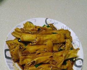 素豆皮卷的烹饪技巧（做出美味的素豆皮卷，无需专业厨艺，只要掌握这些关键技巧！）-第3张图片-美味行家