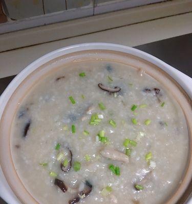 健康营养，家常美味——以香菇青菜鸡肉粥为例（学会这道粥，让你受益一生）-第1张图片-美味行家