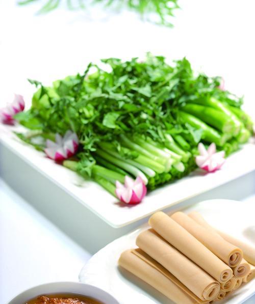 享受清淡美味，素卷三丝蘸酱菜的制作方法（用新鲜素材制作，健康美食来一份！）-第1张图片-美味行家