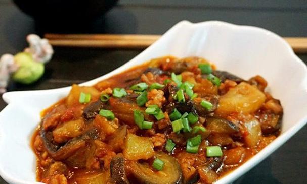 学会制作天津老味烧茄子（重温家乡味道，一口回味的美食）-第1张图片-美味行家