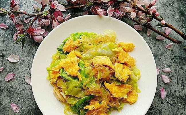学会烹饪小炒包菜的秘诀（做出口感鲜美的包菜小炒，让你回味无穷）-第2张图片-美味行家