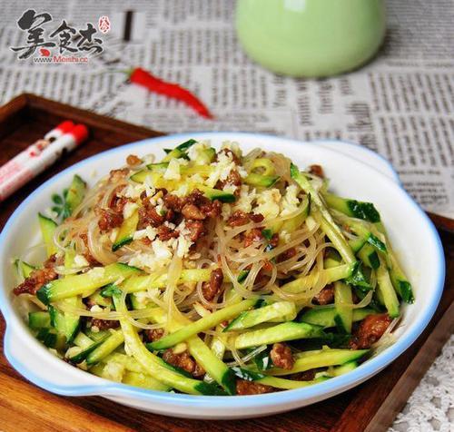 一碗肉末黄瓜丝打卤面的制作方法（用新鲜黄瓜为面条增添清爽口感，加入肉末打造口感独特的面食）-第2张图片-美味行家