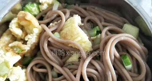 一碗肉末黄瓜丝打卤面的制作方法（用新鲜黄瓜为面条增添清爽口感，加入肉末打造口感独特的面食）-第3张图片-美味行家