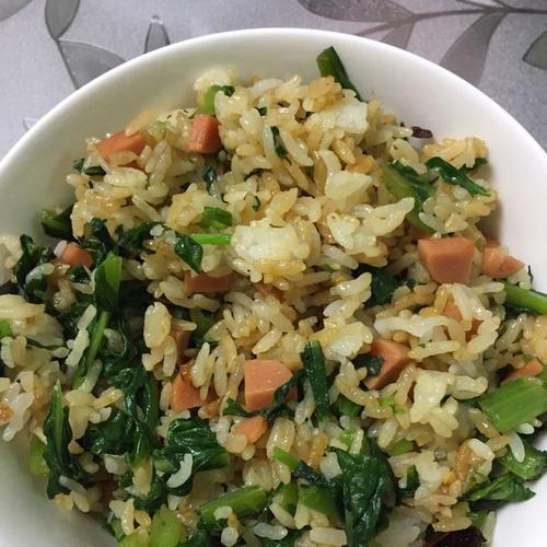 美味又营养的虾仁猪肉蔬菜炒饭（一道简单又实惠的家常菜）-第1张图片-美味行家