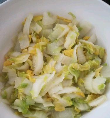双辣炒娃娃菜，口感鲜美爽脆（以娃娃菜为主角，双重辣味的烹调技巧）-第1张图片-美味行家