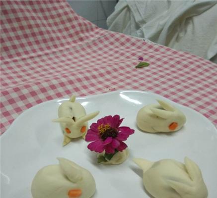 手工制作小兔子豆沙包（甜蜜的复活节礼物）-第2张图片-美味行家