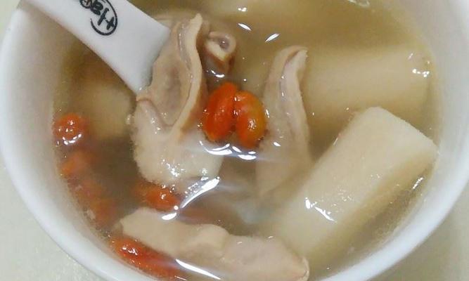 健康美味的咸菜猪肚汤（一道营养丰富的家常菜肴，温暖你的胃和心）-第3张图片-美味行家