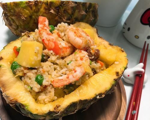 虾仁菠萝炒饭的制作方法（快速易做的美味炒饭）-第2张图片-美味行家