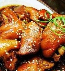 石斛炖猪脚，滋补养生的家常佳肴（教你如何煮出香气扑鼻、口感鲜美的石斛炖猪脚）-第2张图片-美味行家