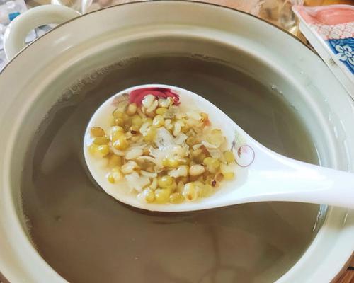 消暑良方-绿豆汤（在炎炎夏日，绿豆汤滋润身心）-第1张图片-美味行家