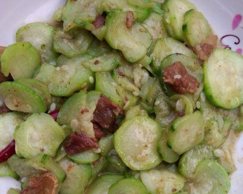 云南小瓜炒肉，口感鲜美（掌握做法，一起来尝试）-第3张图片-美味行家