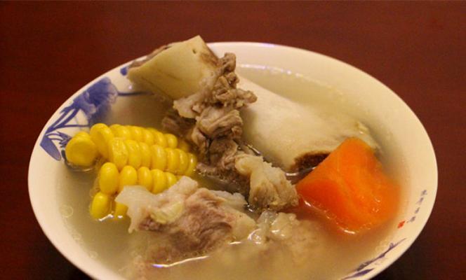 一口暖心的营养汤——筒子骨玉米萝卜汤（从选材到烹制，这里有全面的做法分享）-第1张图片-美味行家